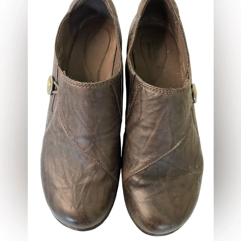 Clarks distressed brown
